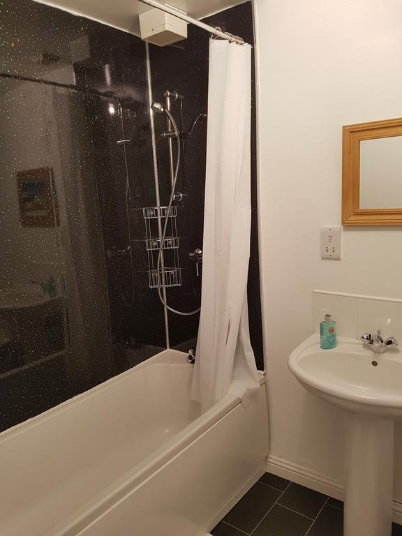 Bathgate Contractor And Business Apartment ภายนอก รูปภาพ
